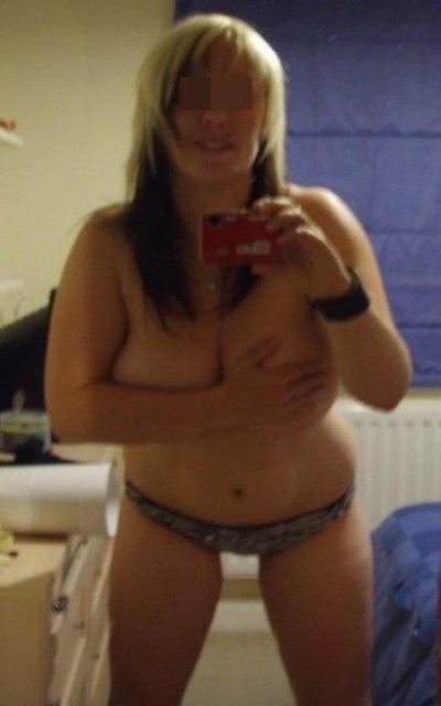 Obsédée du cul à Schiltigheim appréciant la fellation en gorge profonde