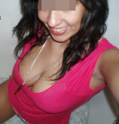 Belle femme qui adore la dilatation anale Belle femme qui adore la dilatation anale