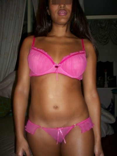 Belle coquine à Strasbourg adorant faire des fellations en gorge profonde